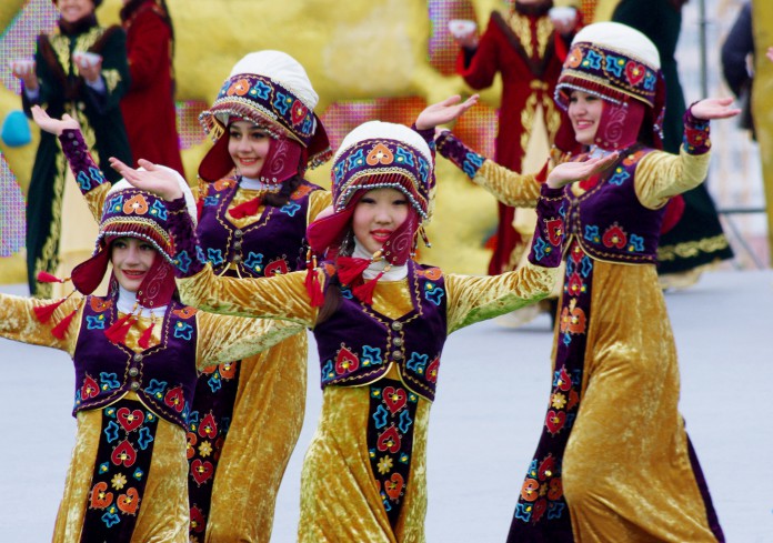 Танцоры Навруз. Астана.