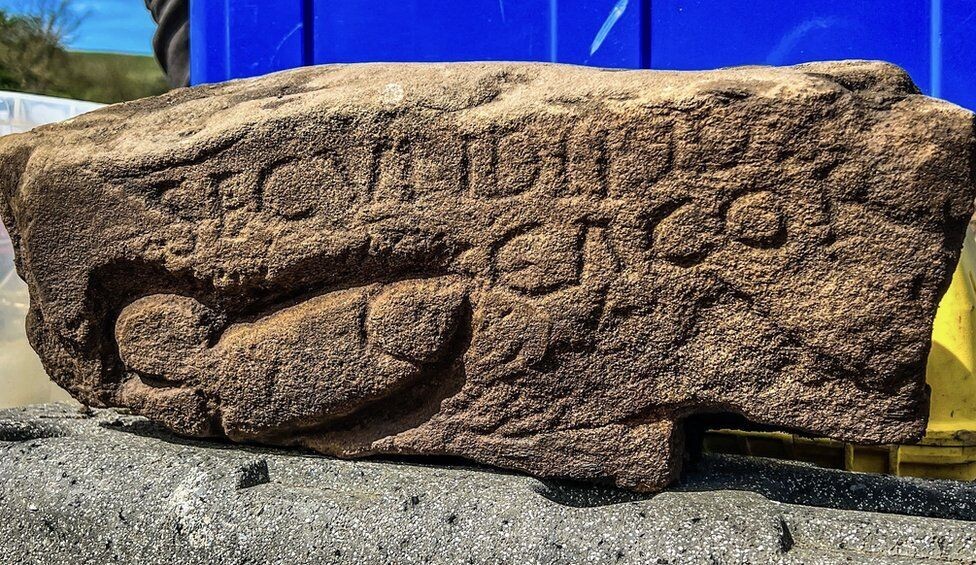 Секундин засранец». В Англии нашли «оскорбительный камень» с нарисованным  на нем пенисом | Научно популярный журнал SciencePop